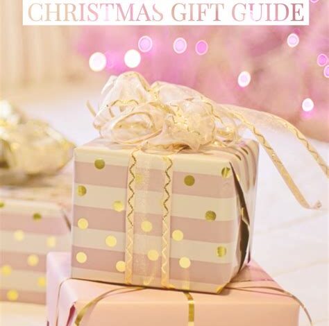 Christmas for Friends: A Guide to the Best Gifts, Traditions, and Celebrations