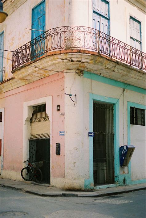 Aimee Martinez: Capturing the Essence of Cuba Through Art