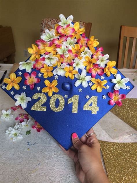 Captivating Grad Cap Ideas with Floral Flourishes