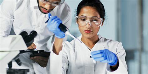 Professions for Biology Majors: Exploring a World of Possibilities Healthcare Professions Research and Development Biotech and Pharmaceutical Industries Education and Communication Business and Management Novel Applications for Biology Majors Salary Projections Common Mistakes to Avoid Conclusion