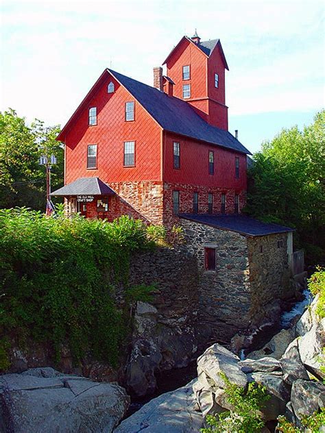 Charleston vs. Vermont: Uncovering the Distinctive Allure of Two Enchanting Destinations