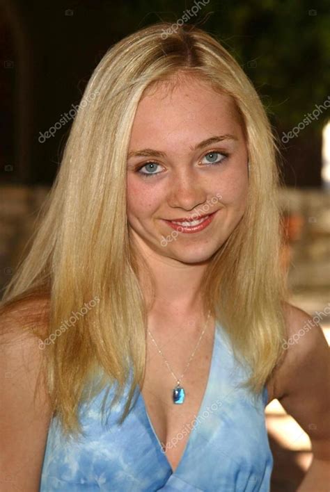 Sexy Amber Marshall: A True Canadian Beauty Amber Marshall: A Role Model for Young Women Tips and Tricks for Achieving Amber Marshall’s Look How to Achieve Amber Marshall’s Success