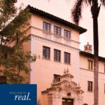 Rollins College Viewbook: A Path to a Transformative Education