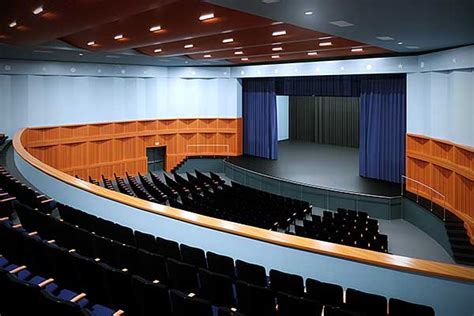 Hofstra University Theater: A World-Class Destination for the Performing Arts Outstanding Facilities and Resources Renowned Faculty and Guest Artists Diverse Performance Opportunities Award-Winning Programs Graduates with Professional Success Community Engagement and Outreach A Creative Hub for the Performing Arts Additional Information Frequently Asked Questions