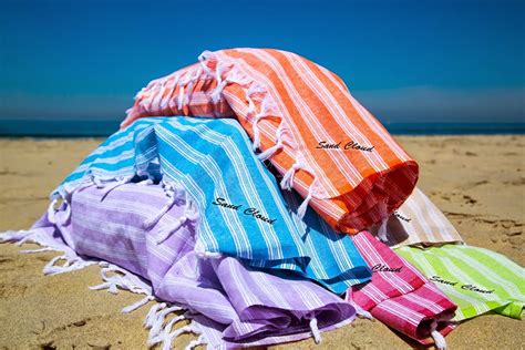 Sand Cloud Towel Review: The Perfect Beach Accessory Sand Cloud Towel Alternatives How to Choose the Right Beach Towel Conclusion