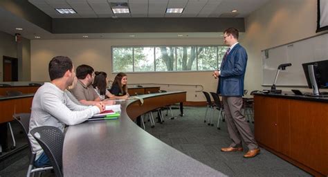 Do Colleges Offer Smaller Class Sizes If You’re Autistic?