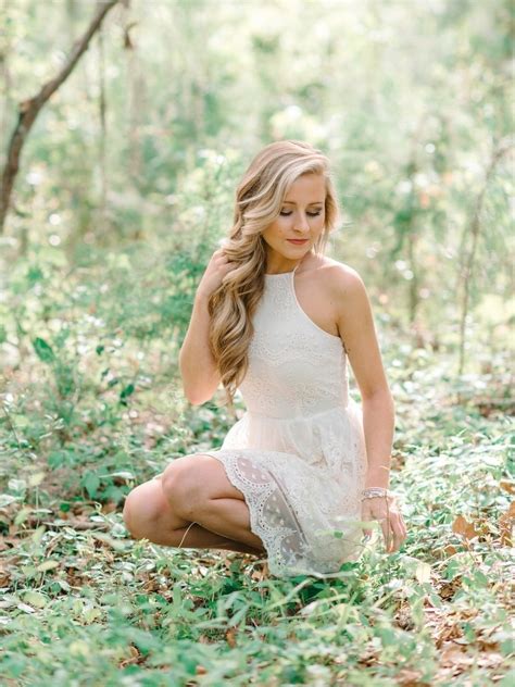Dress for Senior Pictures: A Guide to Finding the Perfect Outfit