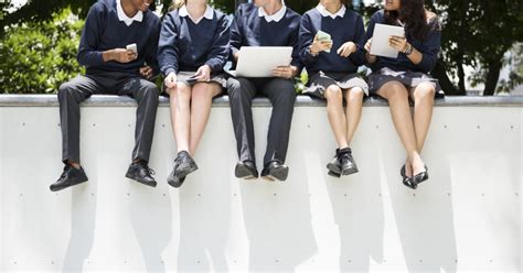 Boarding Schools for Teenagers: Uncover the Benefits and Challenges