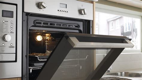 Do You Leave Oven Door Open When Broiling?