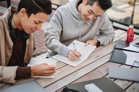 Dos and Don’ts of College Essays That Will Make or Break Your Application