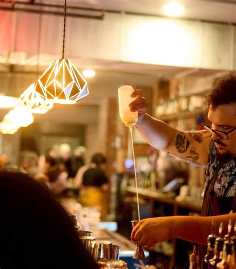 Top-Notch Gay Bars in Burlington, Vermont: A Nightlife Guide to Unforgettable Experiences Tips and Tricks for an Enjoyable Night Out Pros and Cons of Burlington’s Gay Bar Scene FAQs Tables