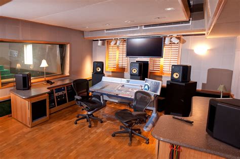 Nashville Recording Studio Jobs: Dive into the Heart of Music City’s Industry