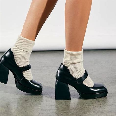 Black Socks with White Shoes: A Timeless Style