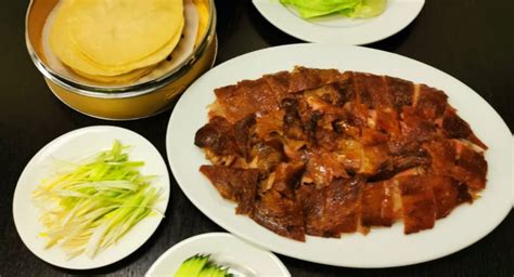 Indulge in the Culinary Delights of Hyde Park, Chicago: A Guide to Authentic Thai Cuisine