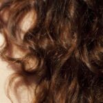 Curly Hair in a Humid Environment: A Battle with the Elements Understanding the Effects of Humidity on Curly Hair Strategies for Taming Curly Hair in Humidity Additional Tips for Managing Curly Hair in Humidity Conclusion