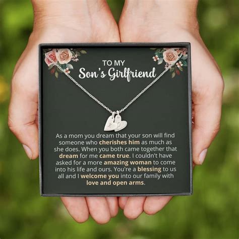 Meaningful Gifts for Your Son’s Girlfriend: A Guide to Expressing Love and Appreciation