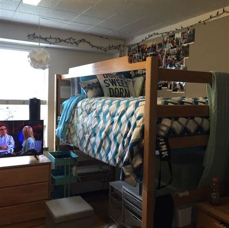 Welcome to College: Dorms at CU A Detailed Guide to CU’s Dorms Insider Tips for Navigating Dorm Life Frequently Asked Questions about CU’s Dorms Table 1: Dorm Room Dimensions Table 2: Dorm Room Rates for the 2022-2023 Academic Year Table 3: Meal Plan Costs for the 2022-2023 Academic Year Table 4: Campus Safety Statistics