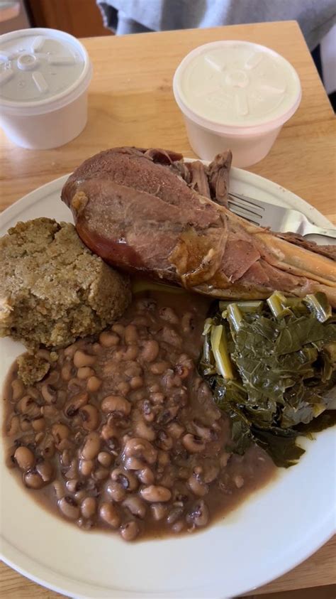 Terri Lynn’s Soul Food Express: A Culinary Haven Where Soul Meets Satisfaction