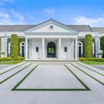 125 Wells Road Palm Beach: A Slice of Paradise in Florida’s Affluent Enclave