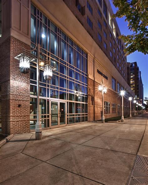 Fluno Hotel Madison: A Luxurious Getaway in the Heart of Downtown