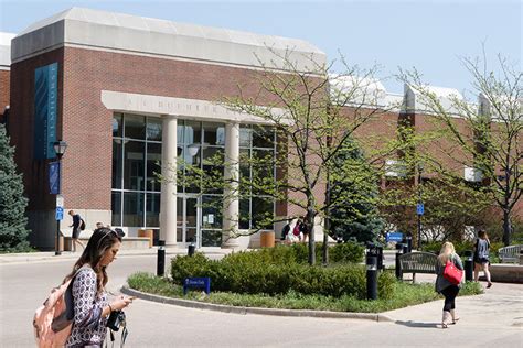 Elmhurst University Library: Unlocking a World of Knowledge