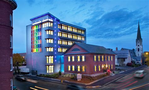 New Hampshire Institute of Art Campus: A Thriving Hub for Creative Excellence Academic Programs That Empower Artists Faculty and Staff: Mentors and Inspiring Minds Student Life: A Thriving Community of Creators Impact on the Arts and the Community Tables for Quick Insights Conclusion: A Catalyst for Artistic Excellence