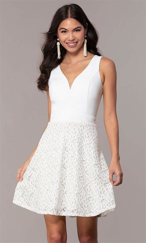 White Grad Dresses: A Timeless Symbol of Graduation FAQs