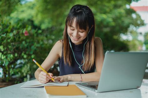 Best Artists to Listen to While Studying for Unparalleled Focus and Enhanced Productivity