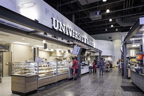 Lakeside Dining at the University of Alabama: A Tranquil Escape with Panoramic Views