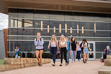 Colleges in Dubuque: A Comprehensive Guide to Higher Education in the Tri-State Area Choosing the Right College in Dubuque: Factors to Consider Table 1: College Comparisons by Student-to-Faculty Ratio Conclusion