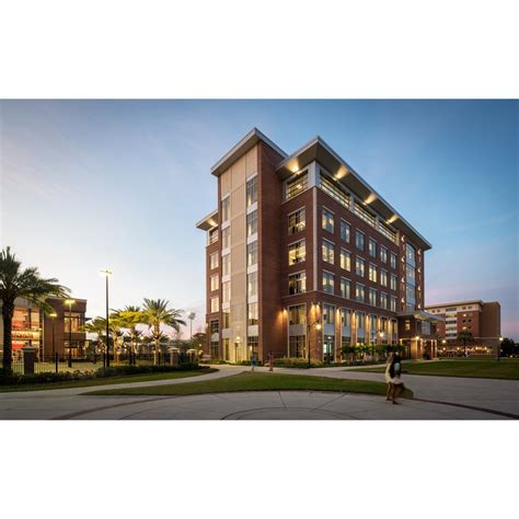 University of Tampa Graduate Programs: Embark on Your Path to Success Outstanding Faculty and World-Renowned Expertise State-of-the-Art Facilities and Resources Flexible Course Options for Working Professionals In-Demand Graduate Programs Research and Innovation Career Services and Alumni Network Why Choose the University of Tampa for Your Graduate Education? Take the Next Step Frequently Asked Questions Testimonials