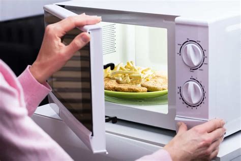 Easy Microwave Meals for Seniors: A Guide to Convenient and Nutritious Dining