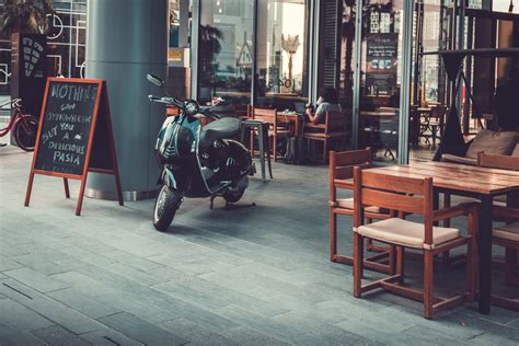 High-Low Cafes: A Unique Blend of Extravagance and Affordability