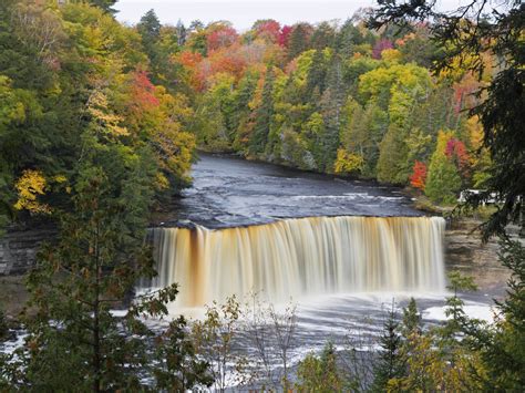 Explore the Enchanting States of the United States: P for Paradise