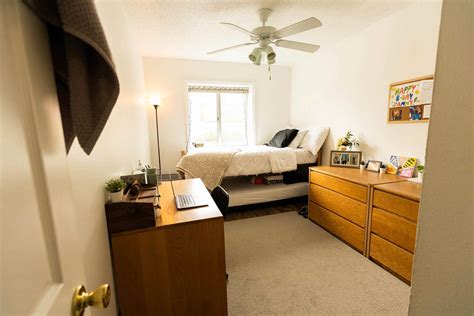 UChicago Grad Student Housing: A Comprehensive Guide Pain Points and Motivations Common Mistakes to Avoid Pros and Cons of On- and Off-Campus Housing Innovative Solutions for Grad Student Housing Tables for Comparison