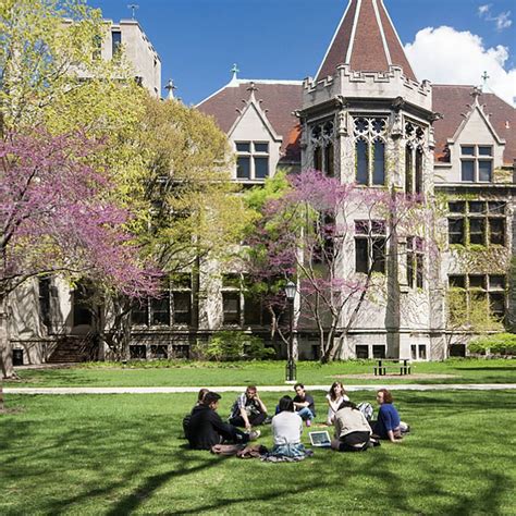 When is Move-In at University of Chicago?