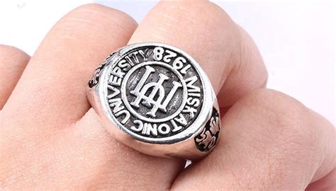 Where to Wear Class Ring: A Comprehensive Guide